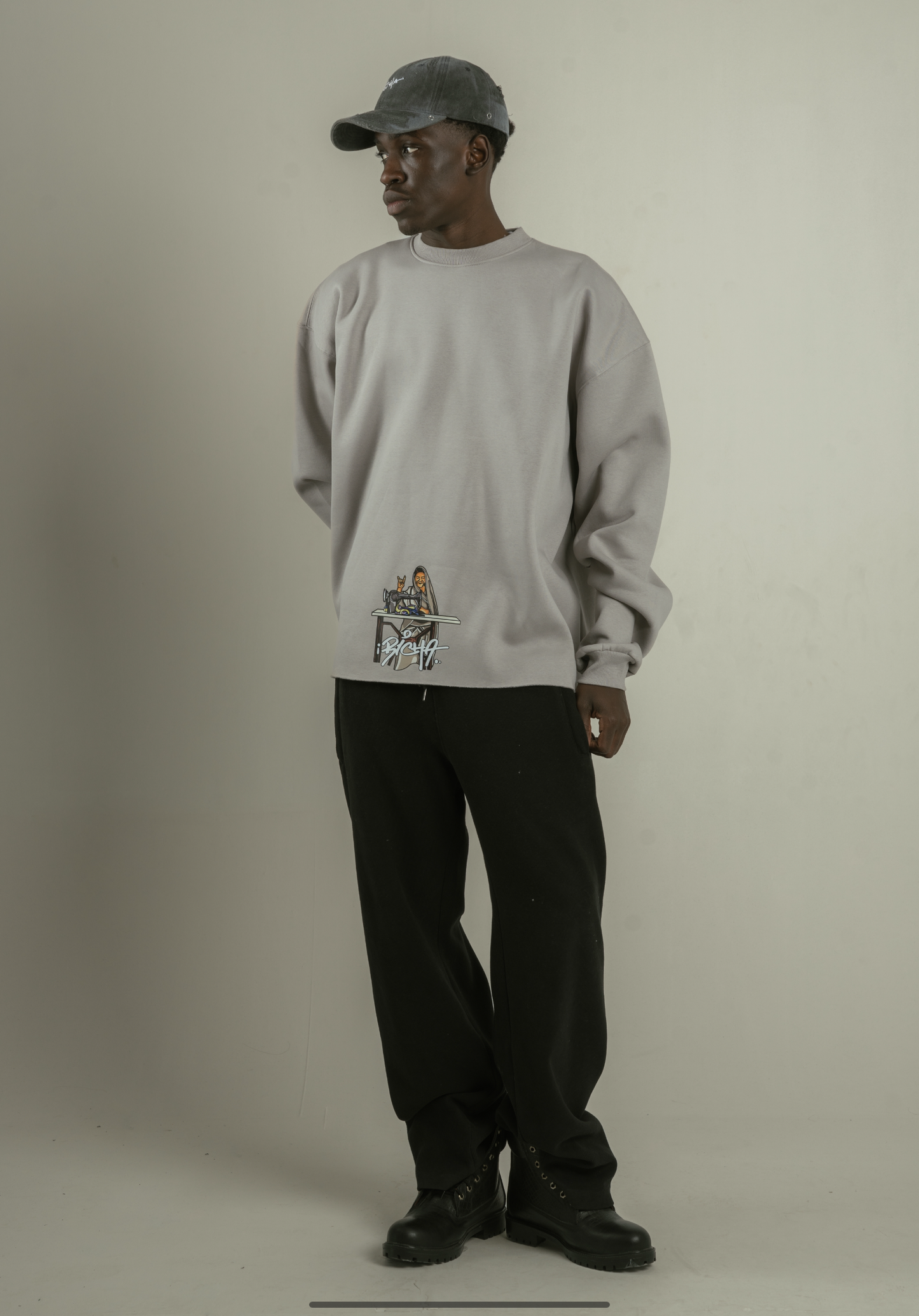 r&R®23 Grey Crewneck